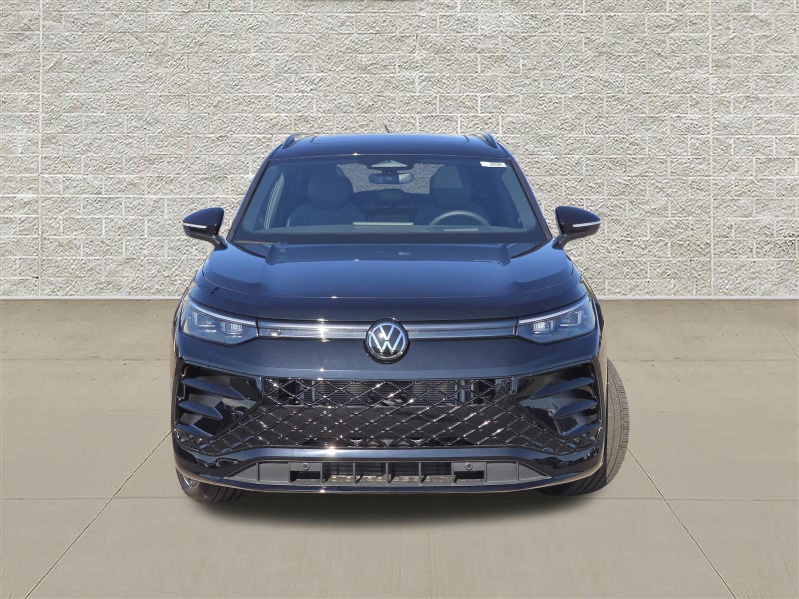 New 2026 Volkswagen Tiguan SE R-Line AWD/4WD image 2