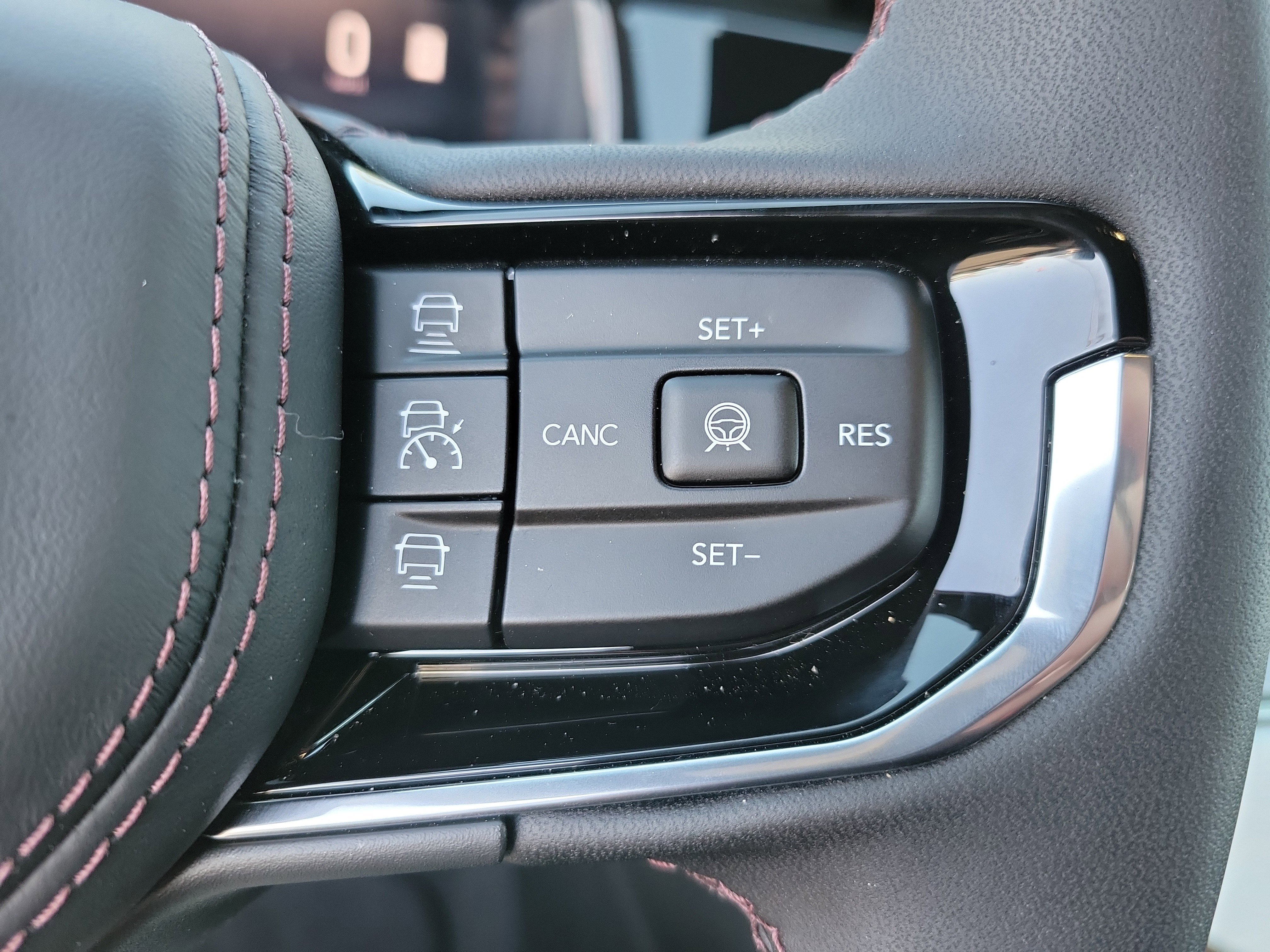 Used 2025 Jeep Wagoneer S Limited image 24