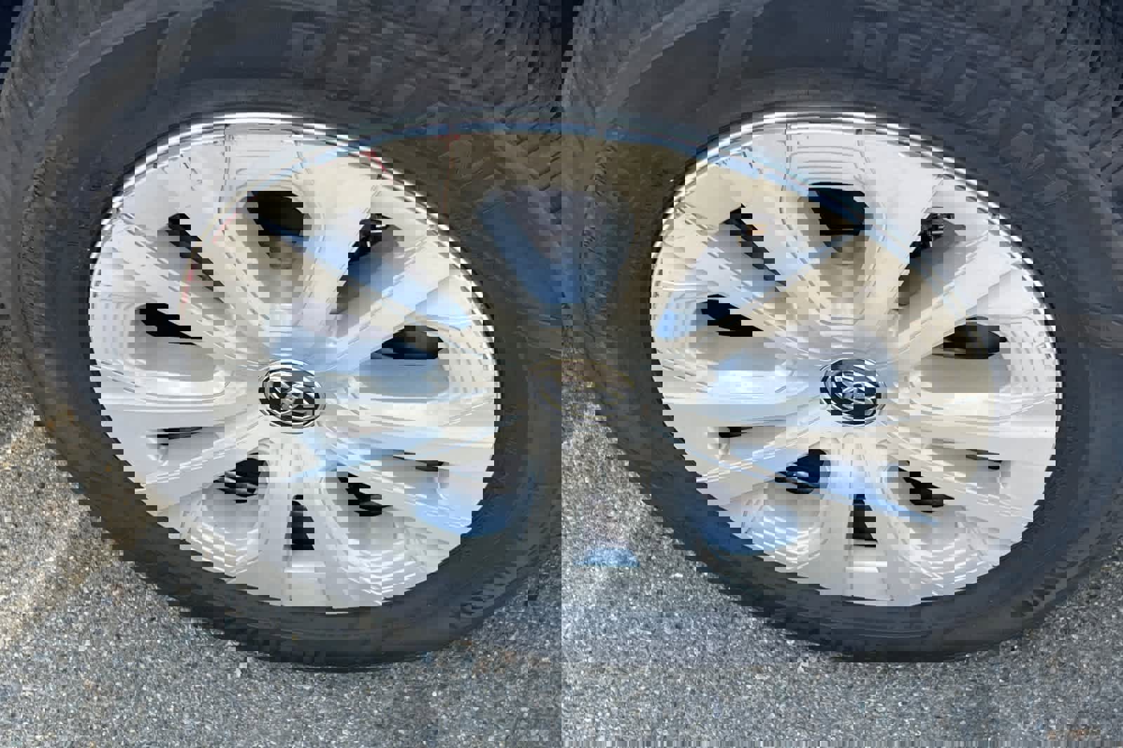 Used 2019 Toyota Prius LE w/ Carpet Mat Package FWD image 15