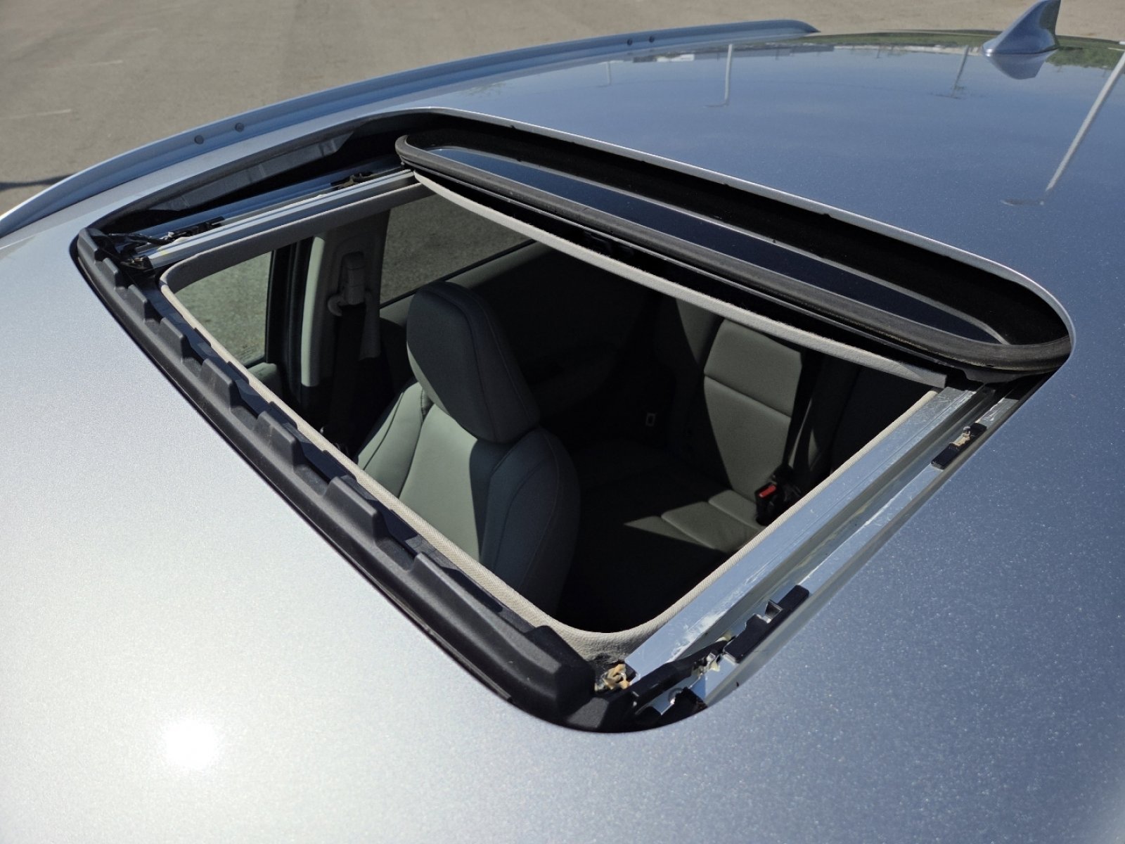 Used 2021 Honda HR-V EX-L image 3