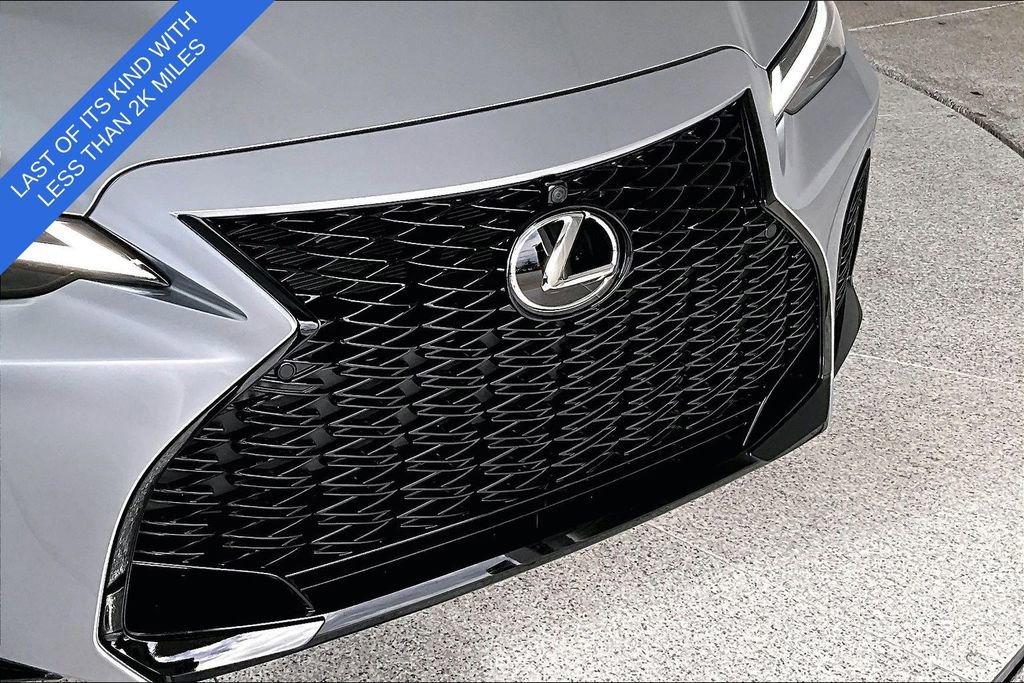 Used 2025 Lexus IS 500 RWD image 37