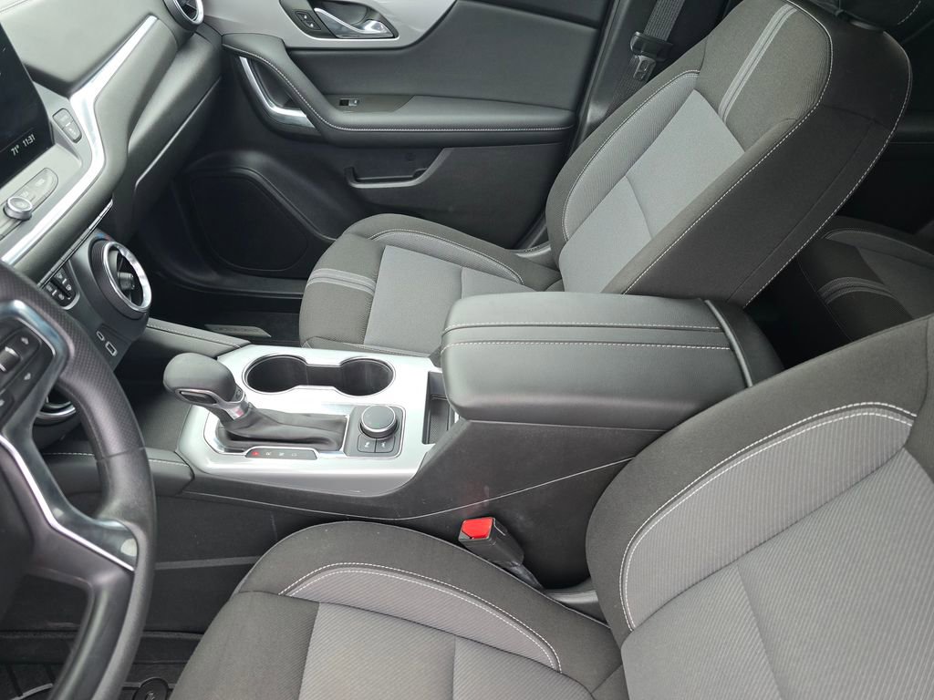 Used 2025 Chevrolet Blazer LT w/ Midnight/Sport Edition FWD image 26