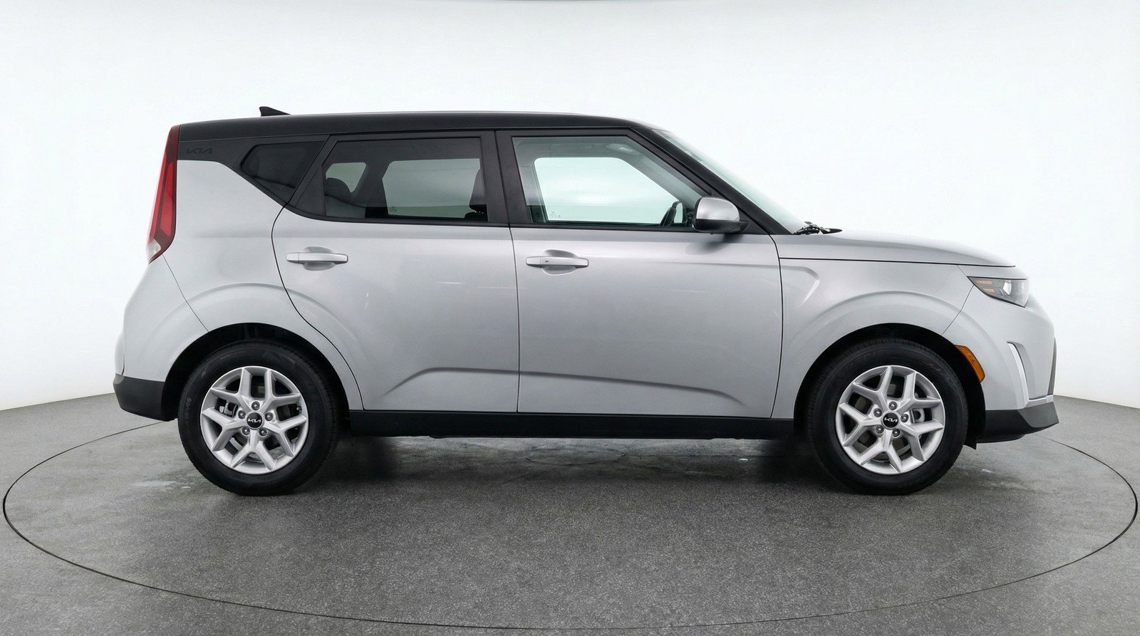 Used 2025 Kia Soul LX w/ LX Technology Package FWD image 11