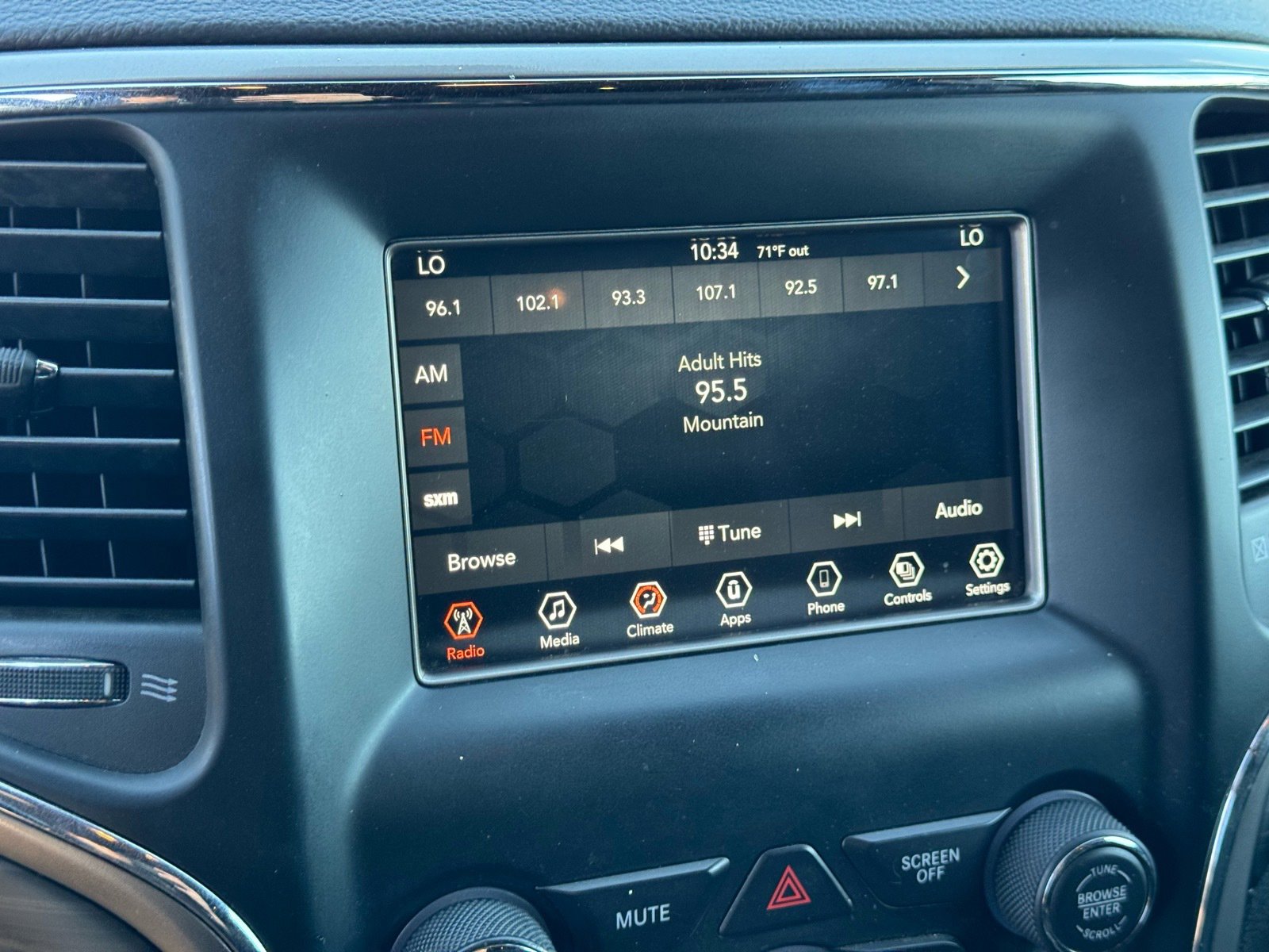 Used 2021 Jeep Grand Cherokee Laredo image 25