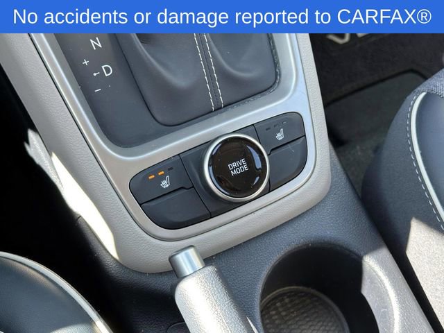 Used 2023 Hyundai Venue Limited image 28