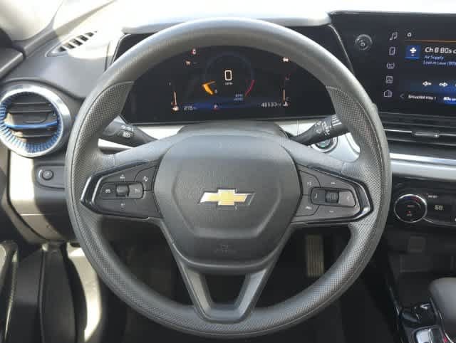 Used 2025 Chevrolet Trax LT FWD image 22