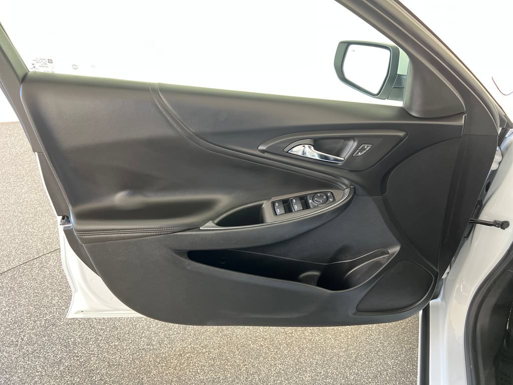 Used 2021 Chevrolet Malibu LT w/ Leather Package FWD image 12