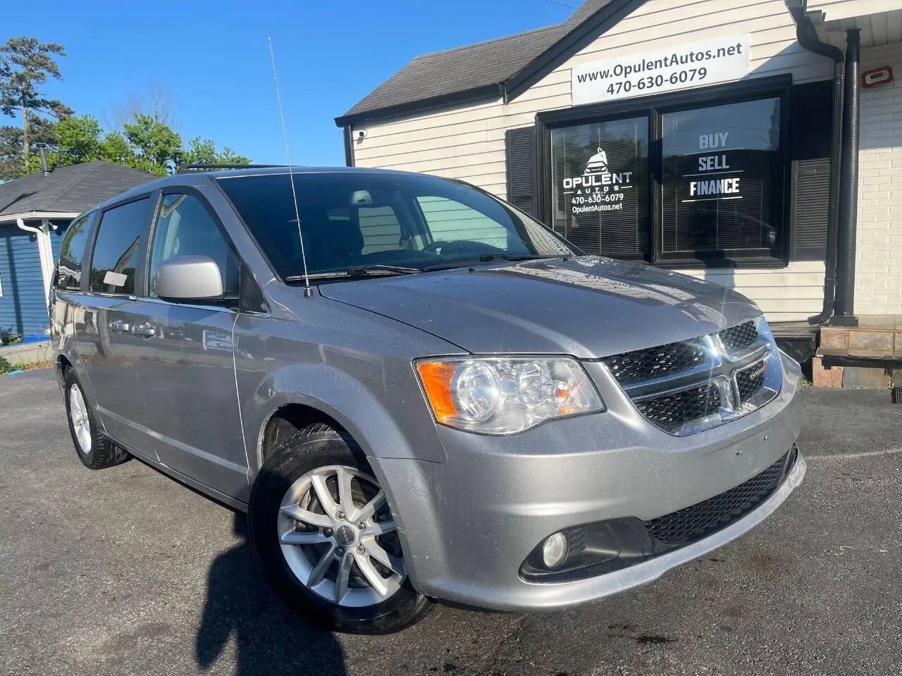 Used 2019 Dodge Grand Caravan SXT image 1