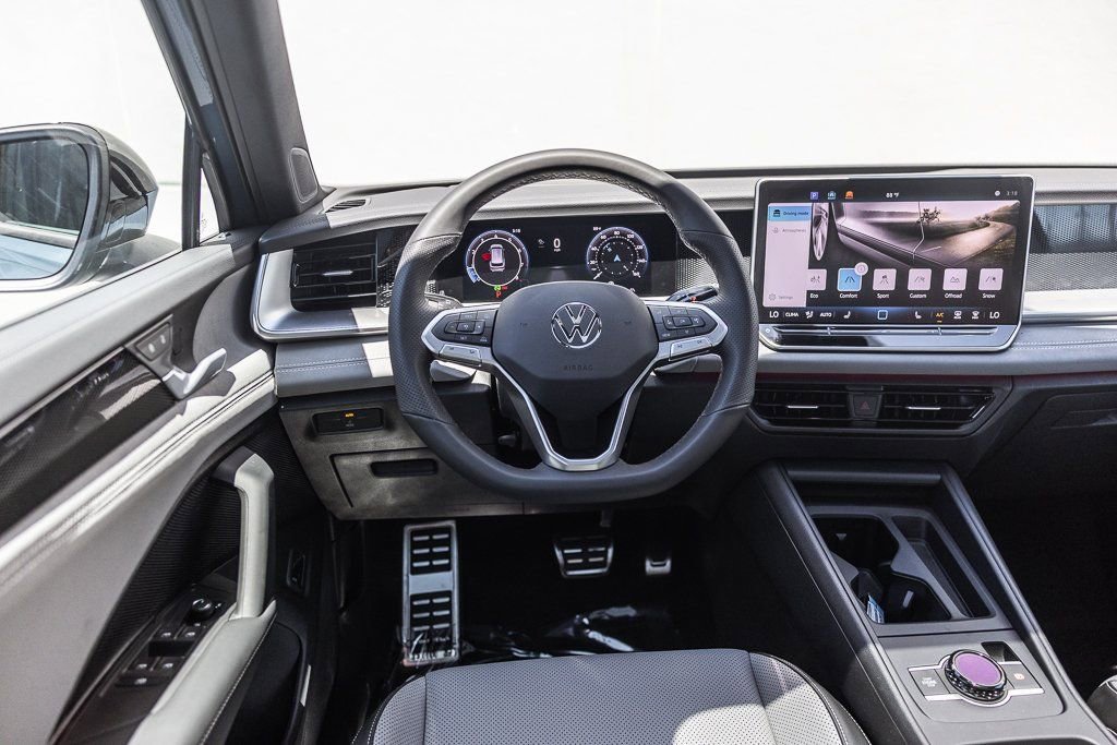 New 2026 Volkswagen Tiguan SE R-Line FWD image 7