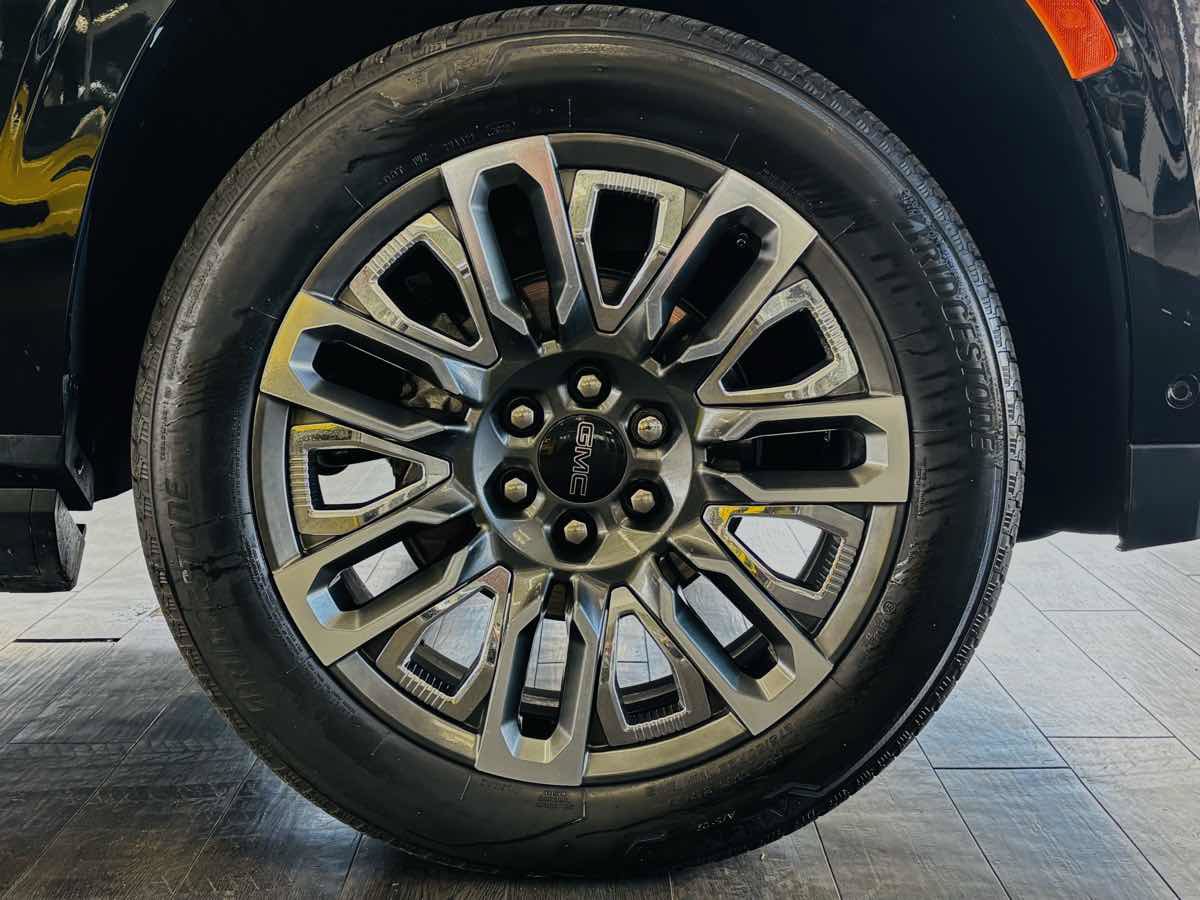 Used 2023 GMC Yukon Denali Ultimate AWD/4WD image 21
