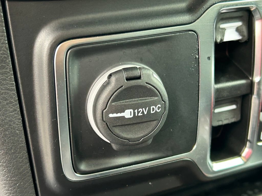Used 2022 Jeep Wrangler Unlimited Sahara AWD/4WD image 33