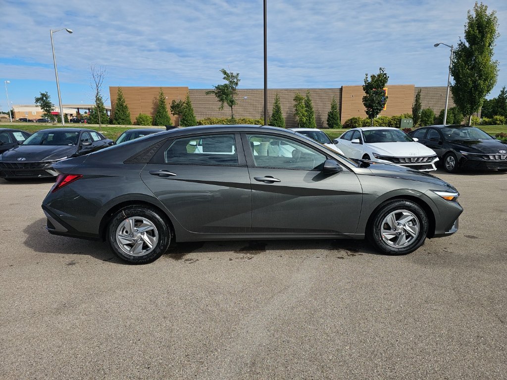 New 2026 Hyundai Elantra SE FWD image 6