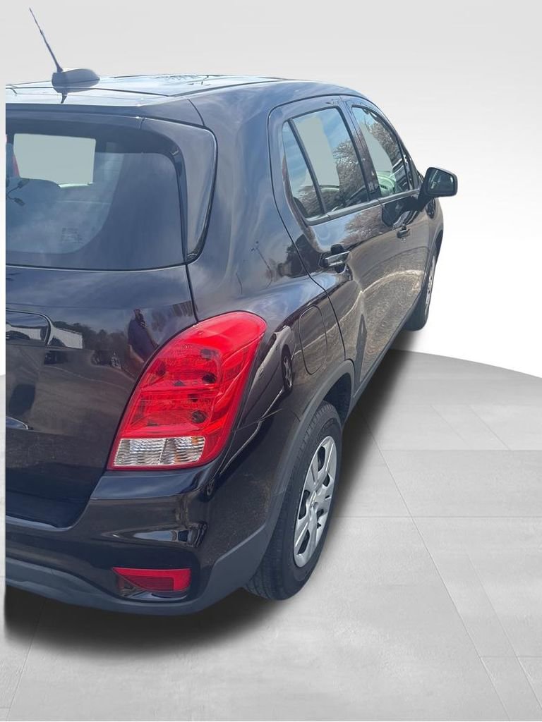 Used 2017 Chevrolet Trax LS image 11