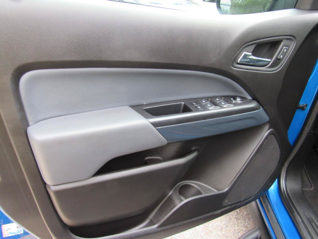 Used 2021 Chevrolet Colorado Z71 AWD/4WD image 17