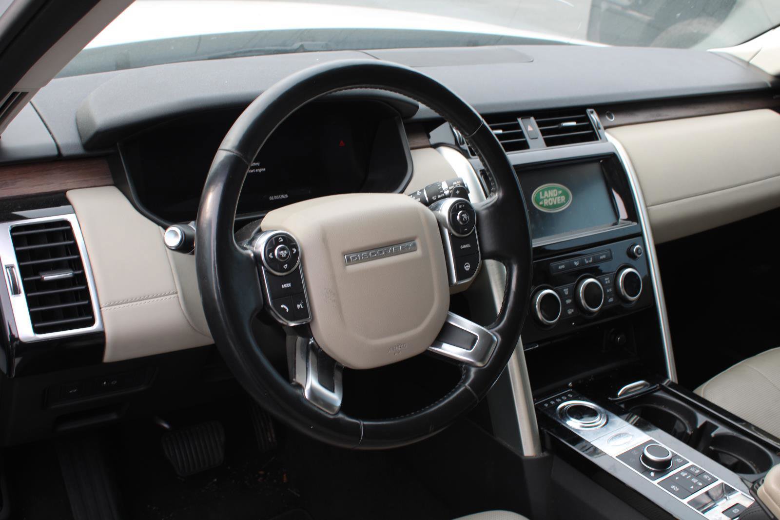 Used 2018 Land Rover Discovery HSE image 8