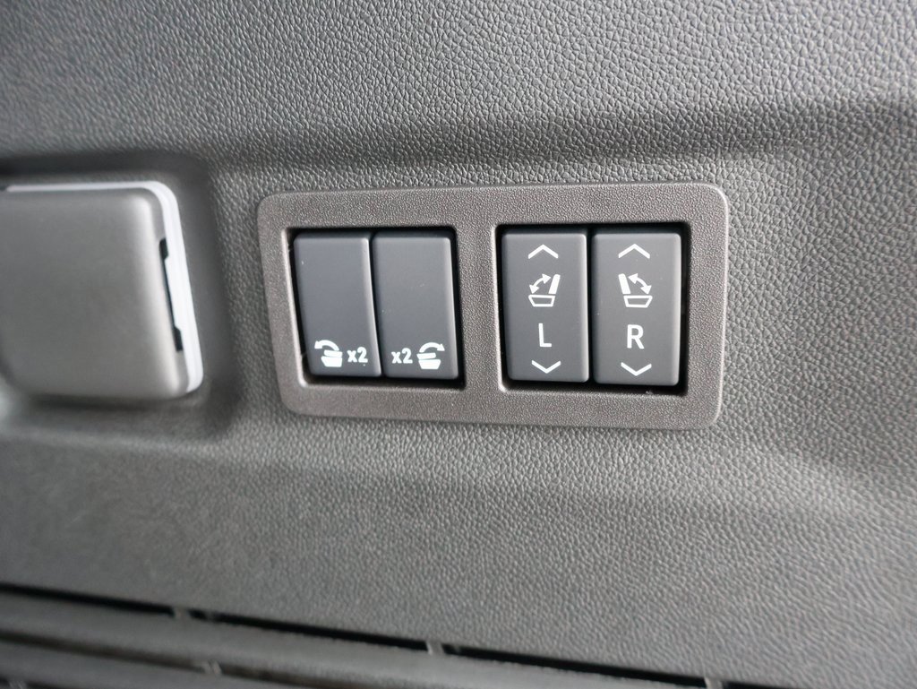 New 2025 Chevrolet Suburban High Country image 36