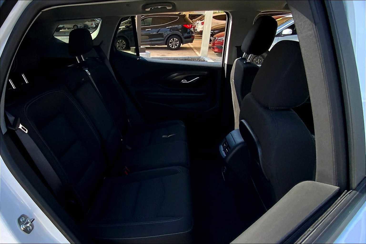 Used 2024 GMC Terrain SLE image 19