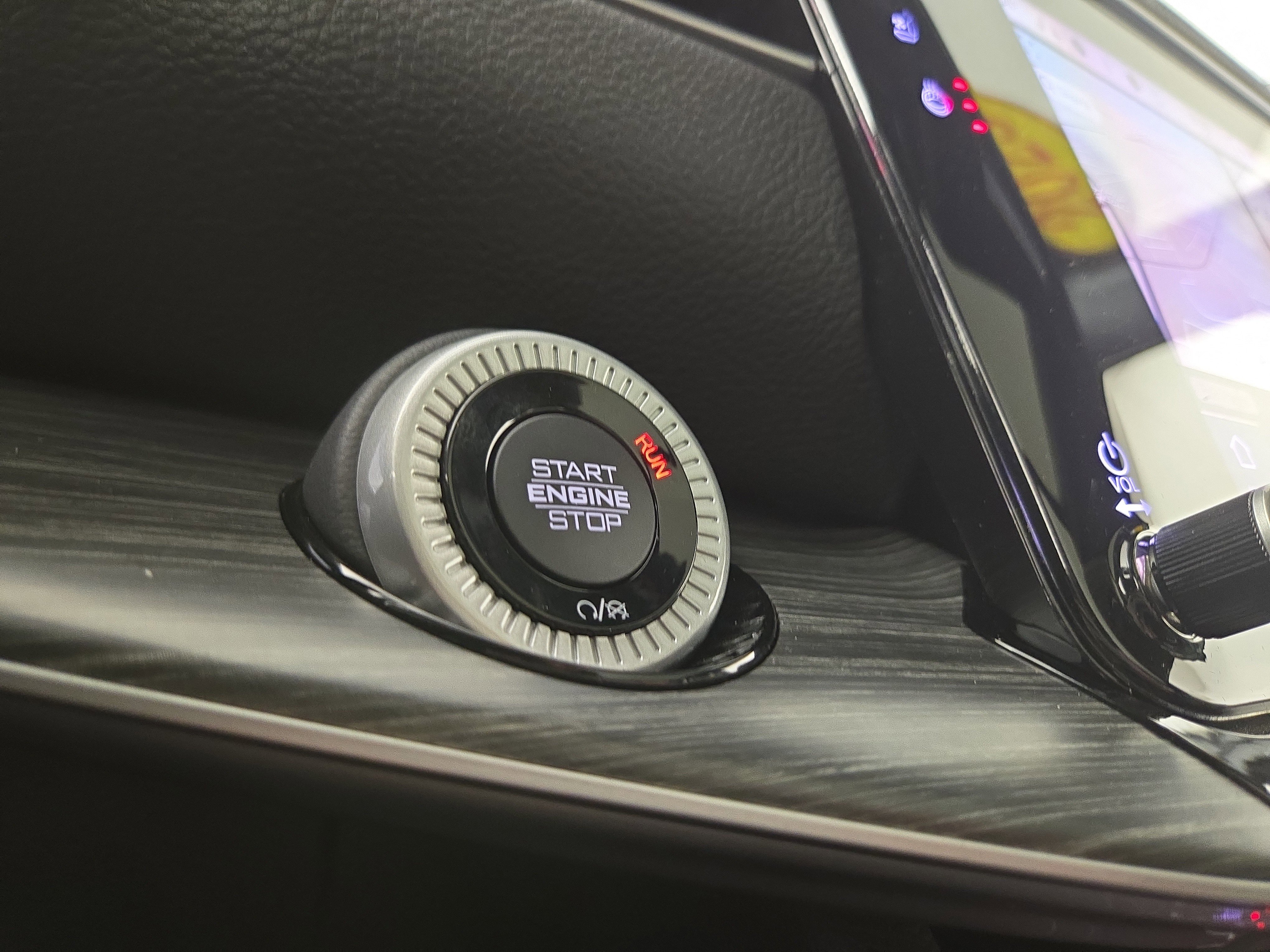 Used 2023 Jeep Wagoneer L Series II w/ Premium Group I image 28