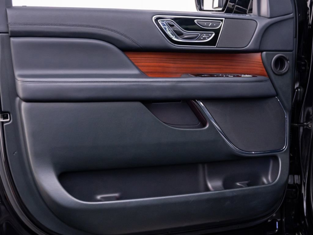 Used 2024 Lincoln Navigator Reserve image 12