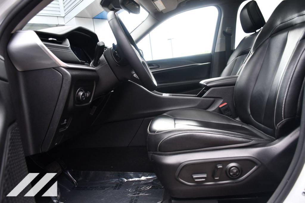 Used 2023 Jeep Grand Cherokee Limited AWD/4WD image 21