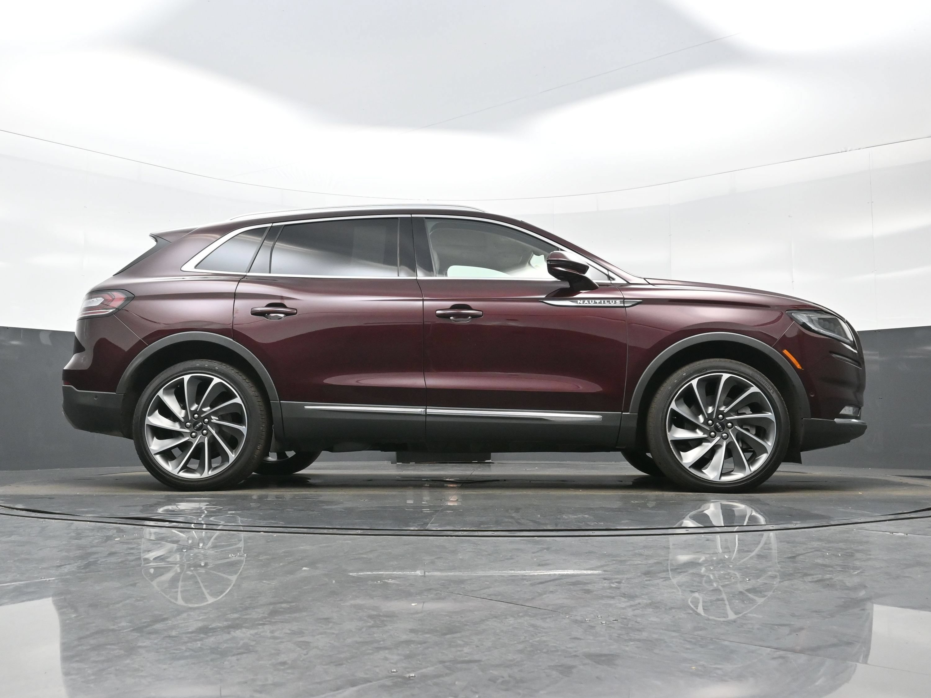 Used 2023 Lincoln Nautilus Reserve w/ Equipment Group 202A AWD/4WD image 31