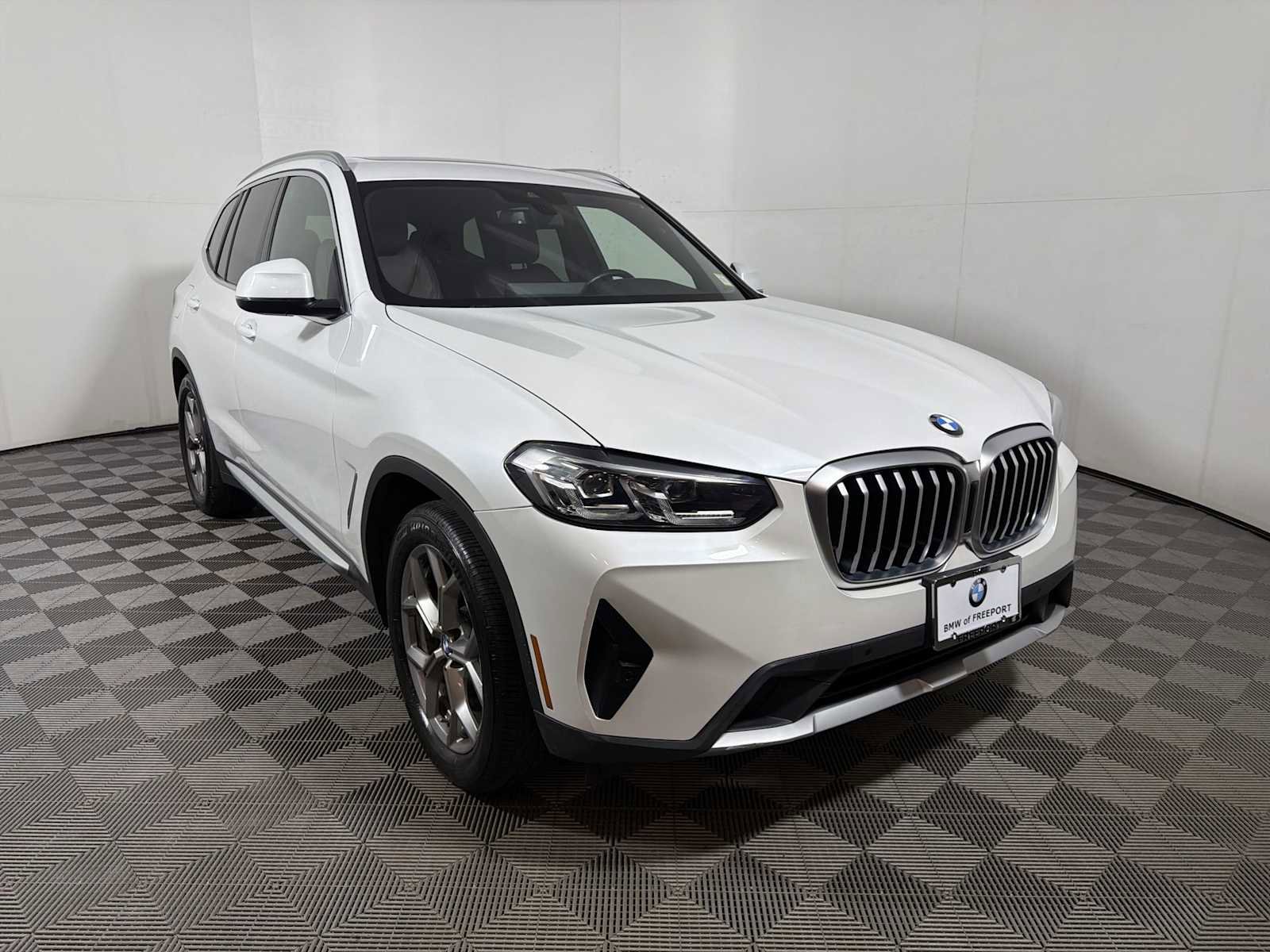 Used 2022 BMW X3 sDrive30i w/ Premium Package 2 image 2