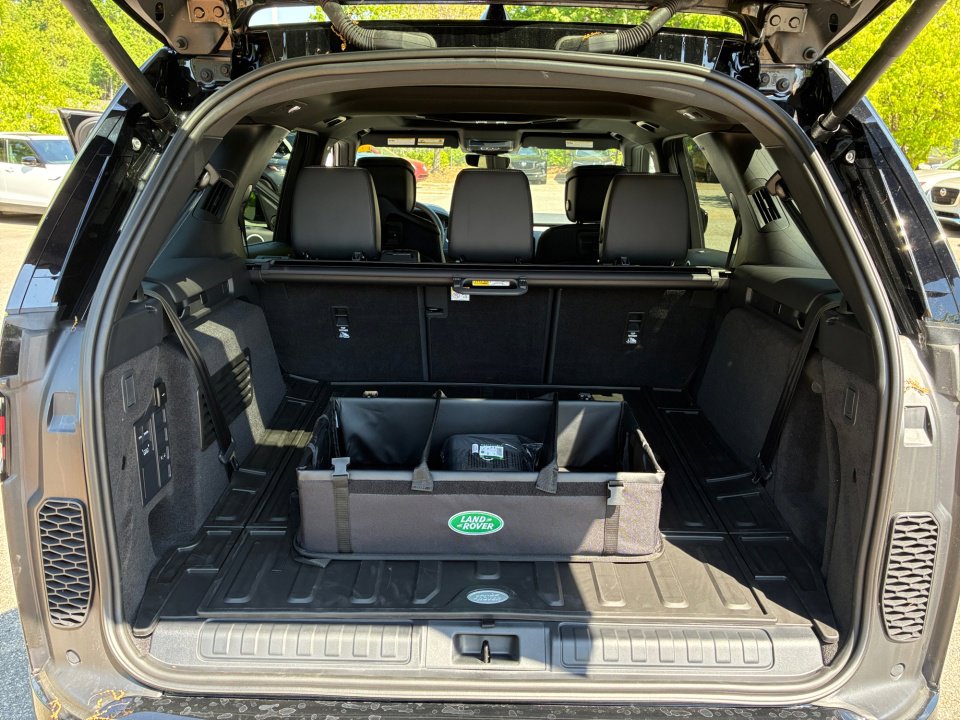 New 2026 Land Rover Discovery Limited Edition AWD/4WD image 15