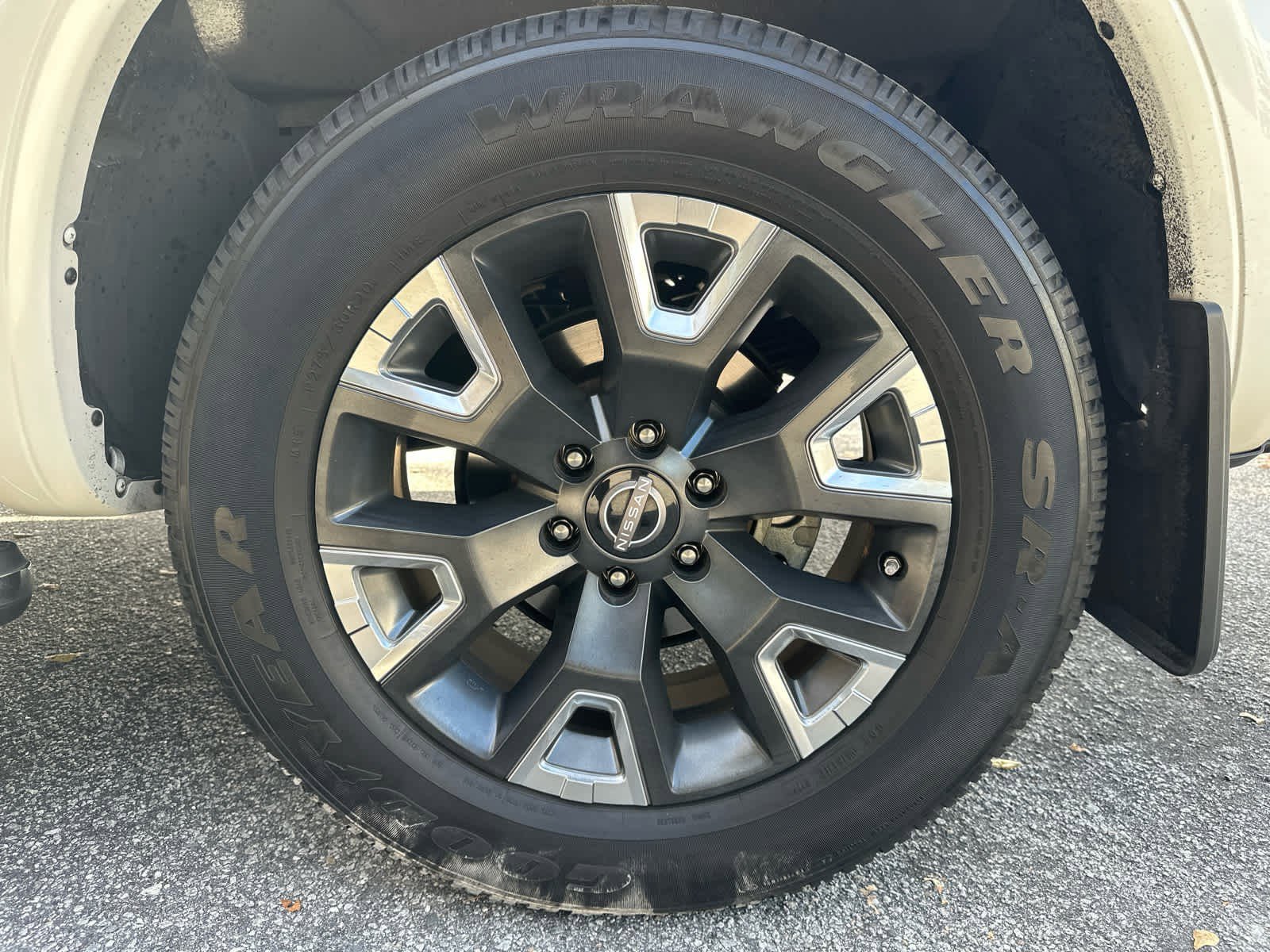 Used 2024 Nissan Titan Platinum Reserve w/ Moonroof Package image 7