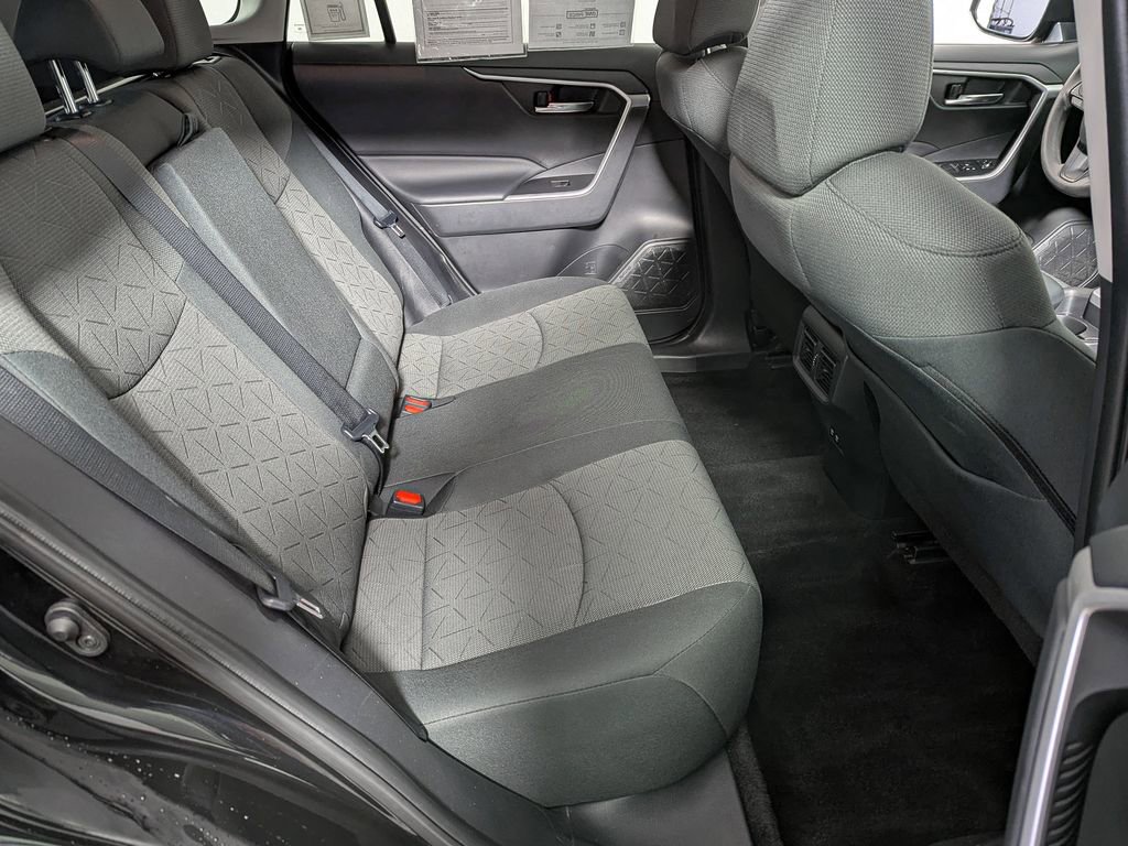 Used 2021 Toyota RAV4 XLE image 35