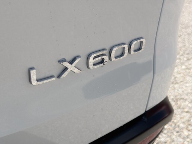 Used 2024 Lexus LX 600 4WD w/ Luxury Package image 11