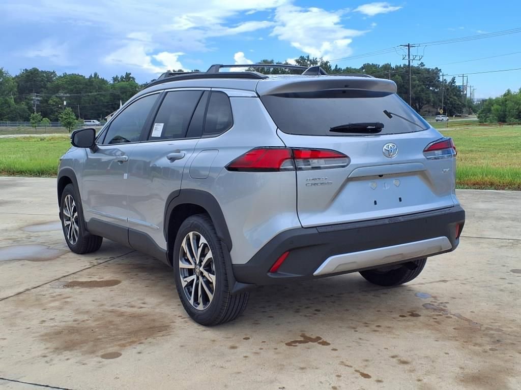 Used 2025 Toyota Corolla Cross XLE w/ Convenience Package image 2