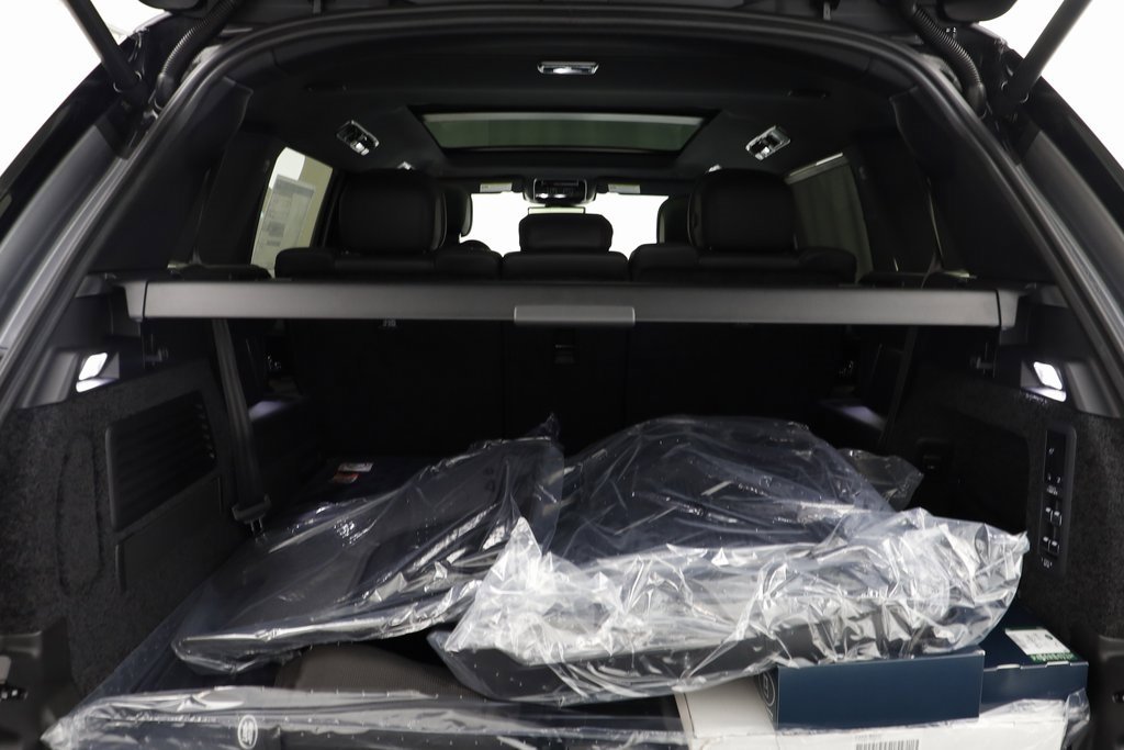 New 2025 Land Rover Range Rover Long Wheelbase SE image 18