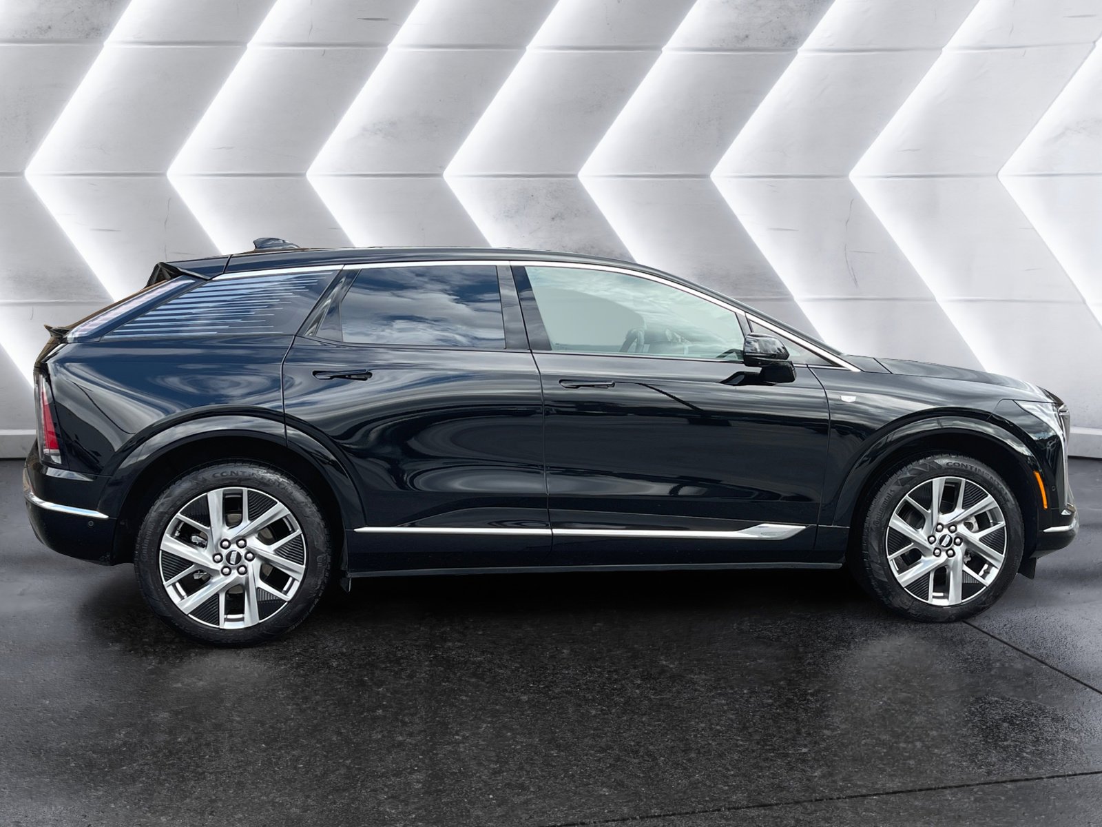 Used 2025 Cadillac Optiq Luxury 1 AWD/4WD image 7