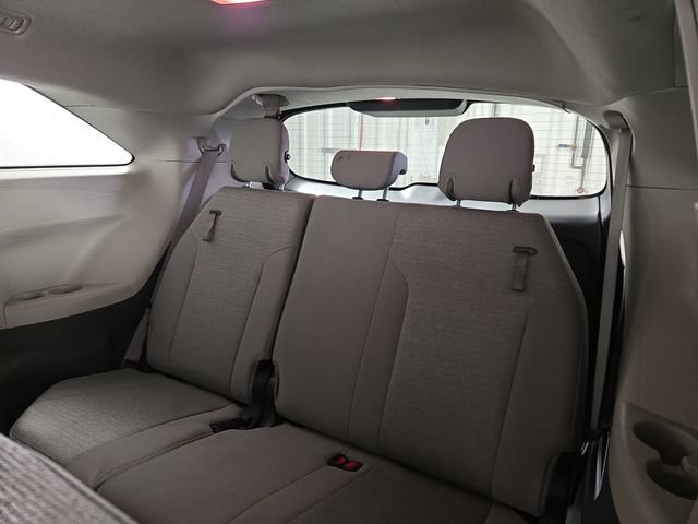 Used 2024 Toyota Sienna LE AWD/4WD image 16