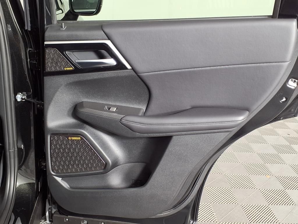 Used 2025 Mitsubishi Outlander SE FWD image 10