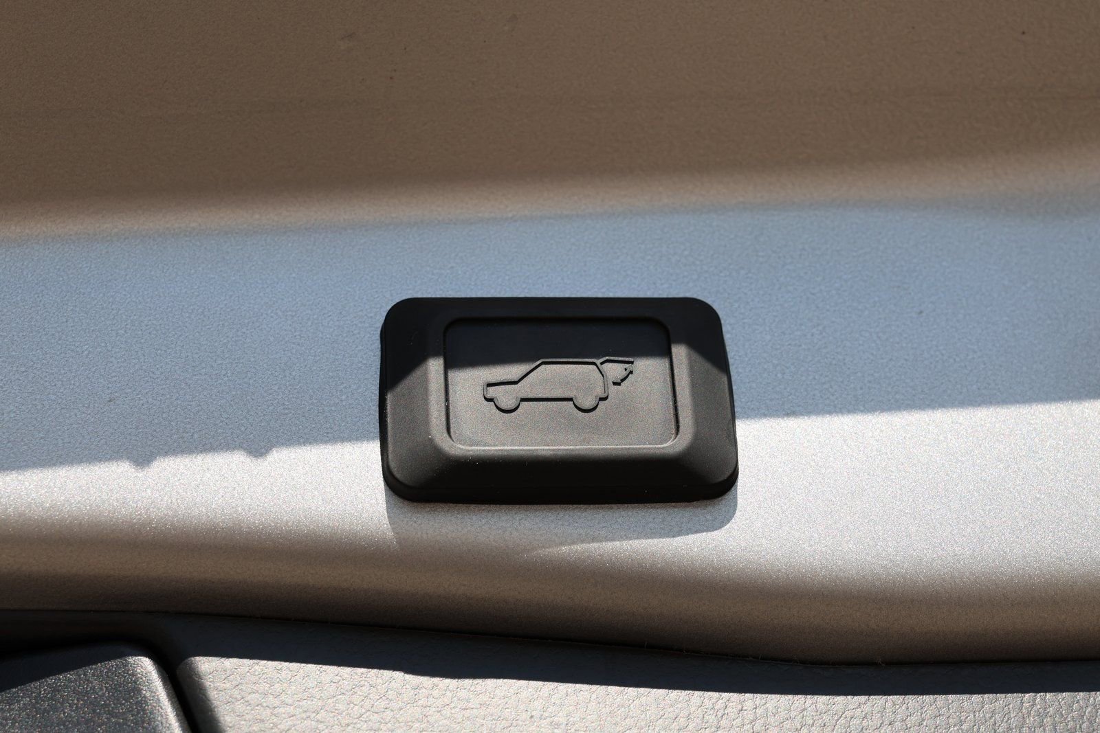 Used 2025 Toyota RAV4 Limited image 36