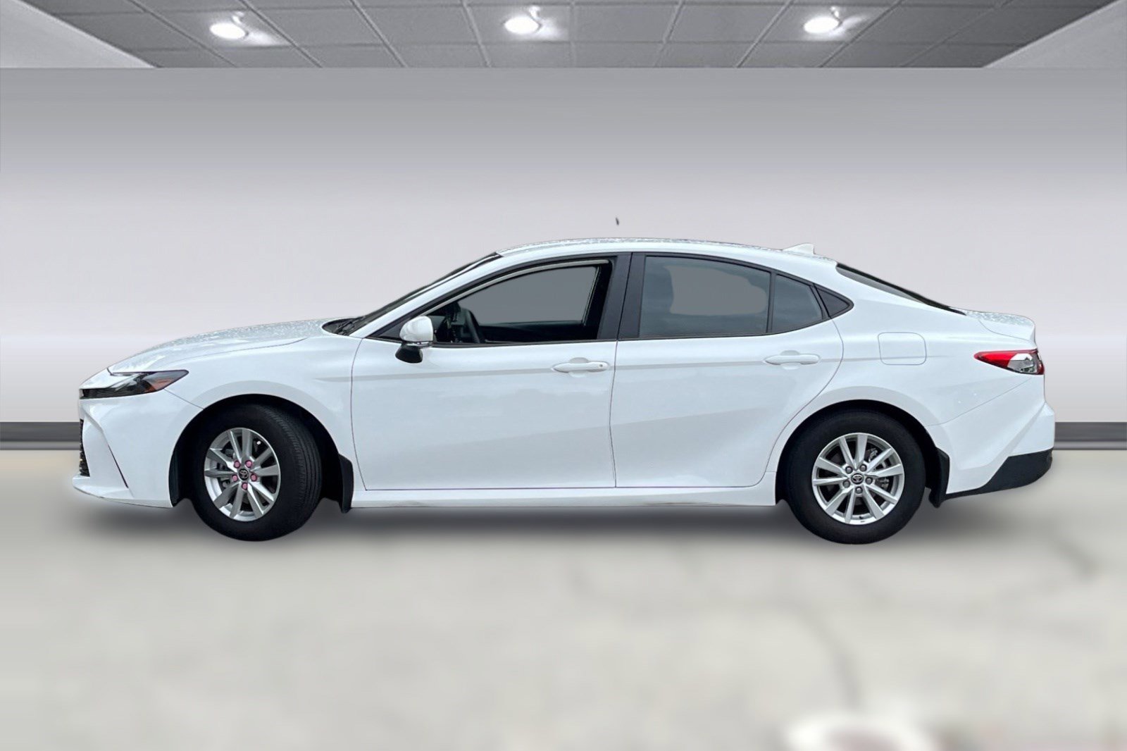Used 2025 Toyota Camry LE w/ Convenience Package FWD image 2