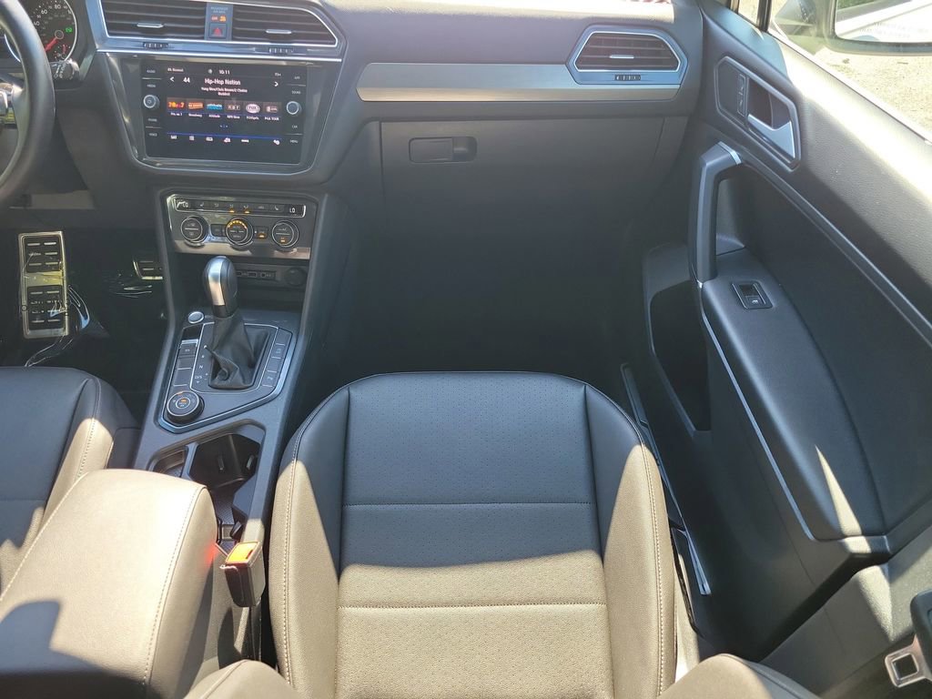 Used 2020 Volkswagen Tiguan SE R-Line w/ 3rd Row Seat Package image 24