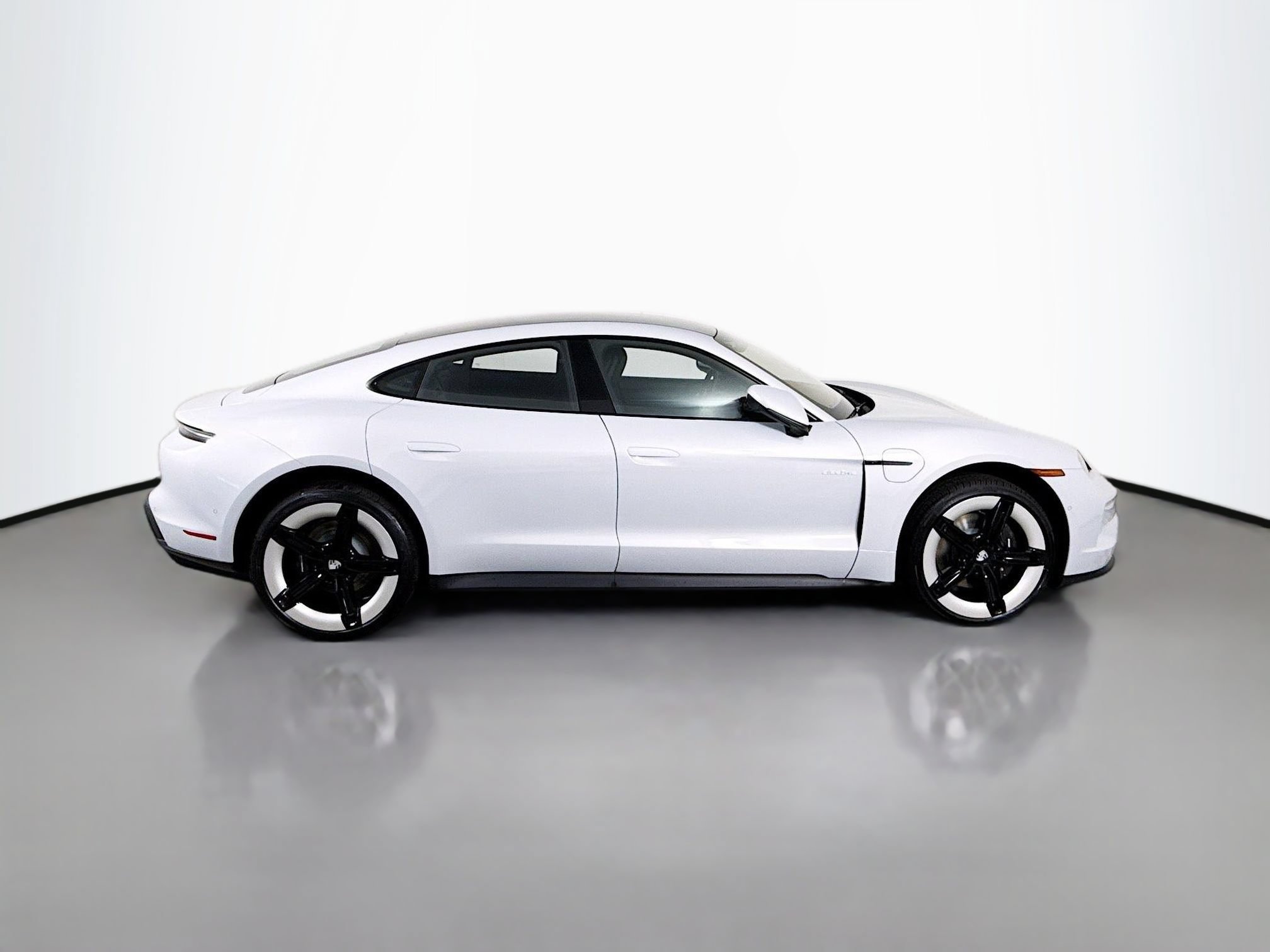 Certified 2026 Porsche Taycan AWD/4WD image 8