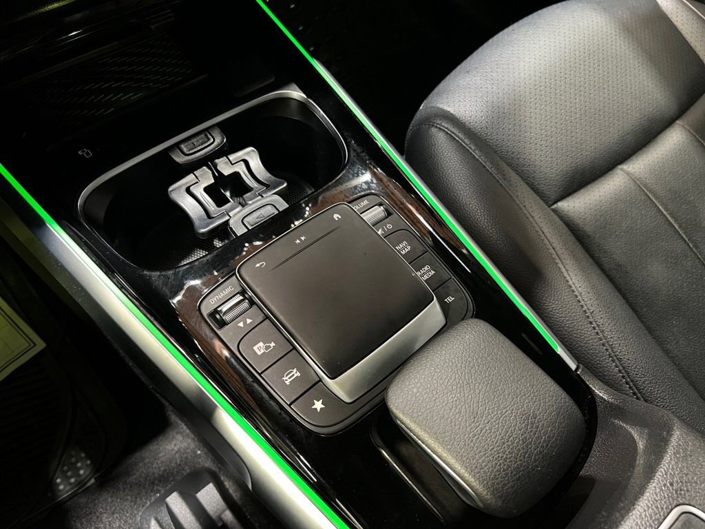 Used 2022 Mercedes-Benz EQB 300 4MATIC image 35