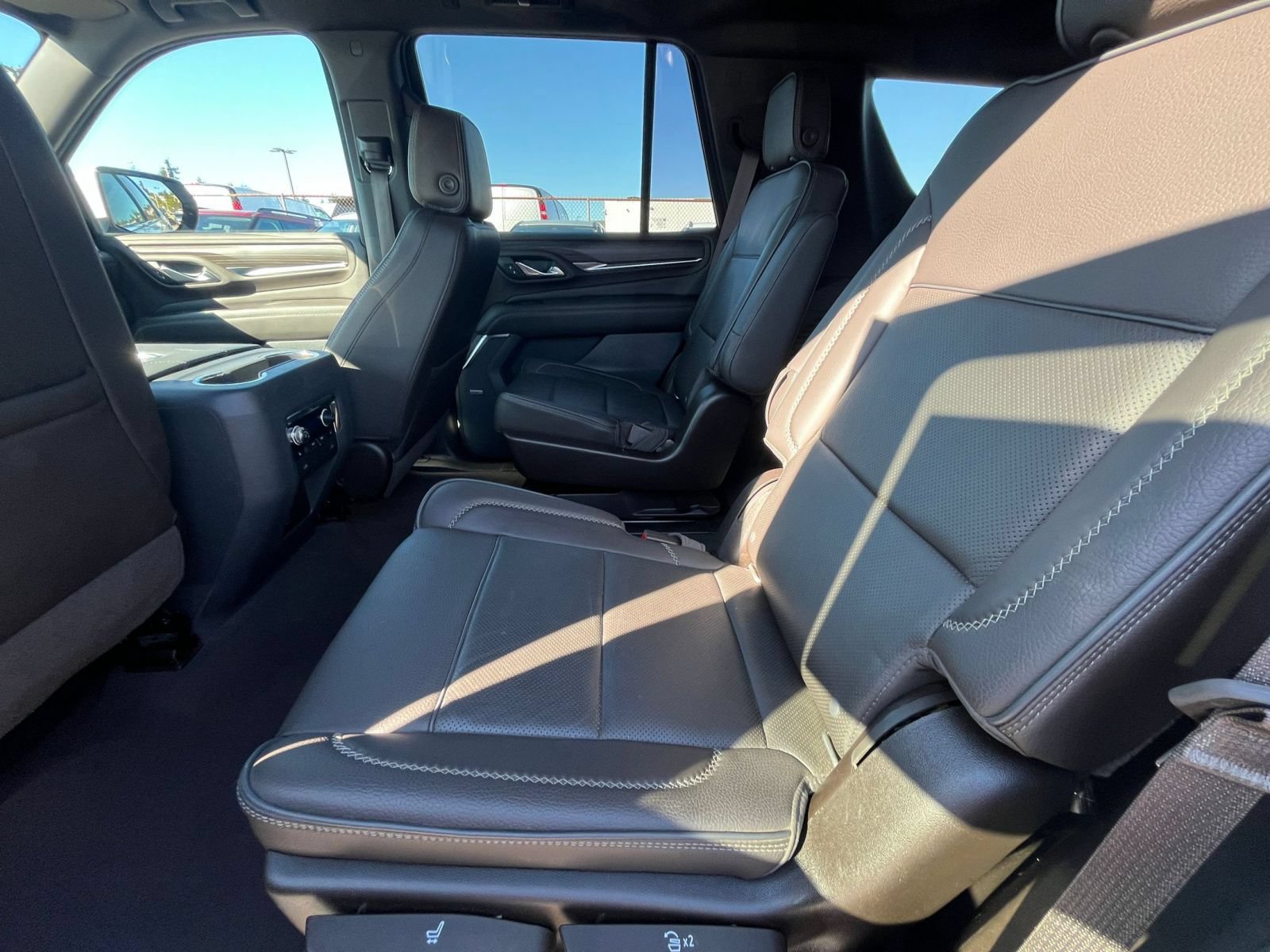 Used 2021 GMC Yukon Denali w/ Denali Premium Package AWD/4WD image 28