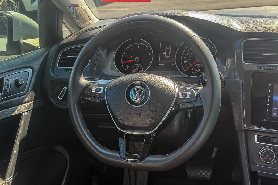 Used 2020 Volkswagen Golf 4-Door FWD image 16