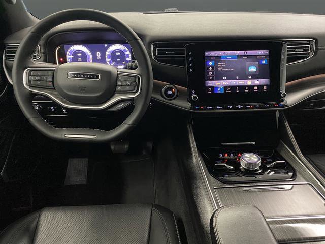 Used 2023 Jeep Wagoneer L Series III w/ Preferred Equipment Group image 5