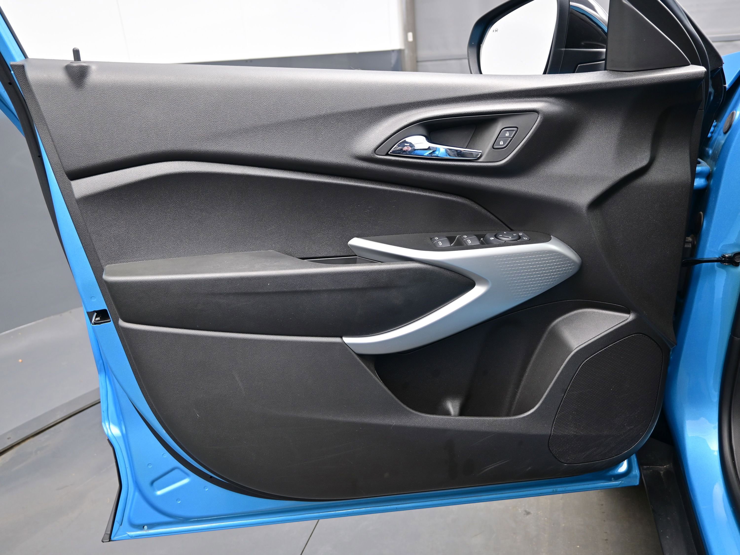 Used 2025 Chevrolet Trax RS w/ Driver Confidence Package image 9