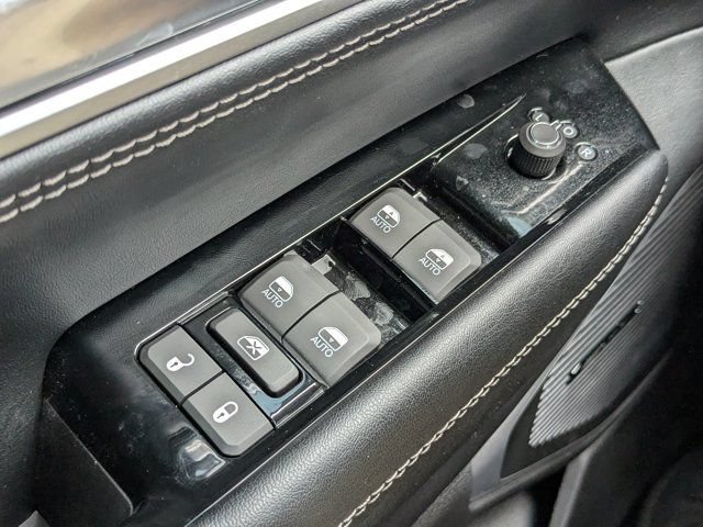 New 2026 Jeep Grand Wagoneer 2WD w/ 8-Passenger Seating Package image 25