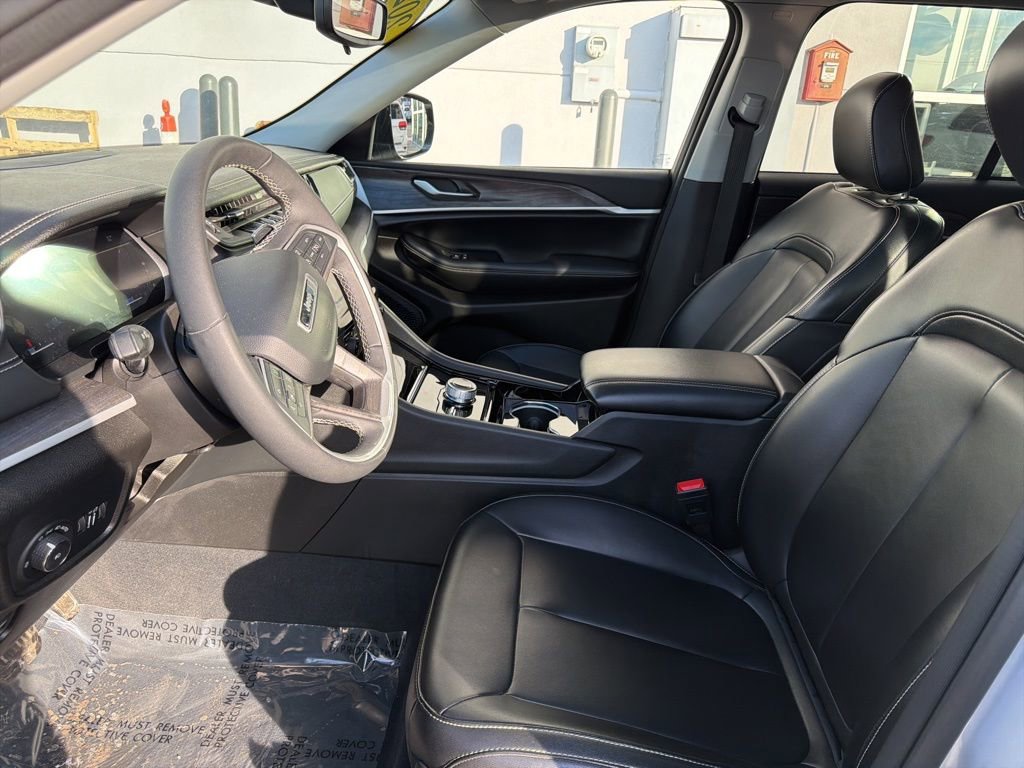 Certified 2023 Jeep Grand Cherokee Limited AWD/4WD image 5