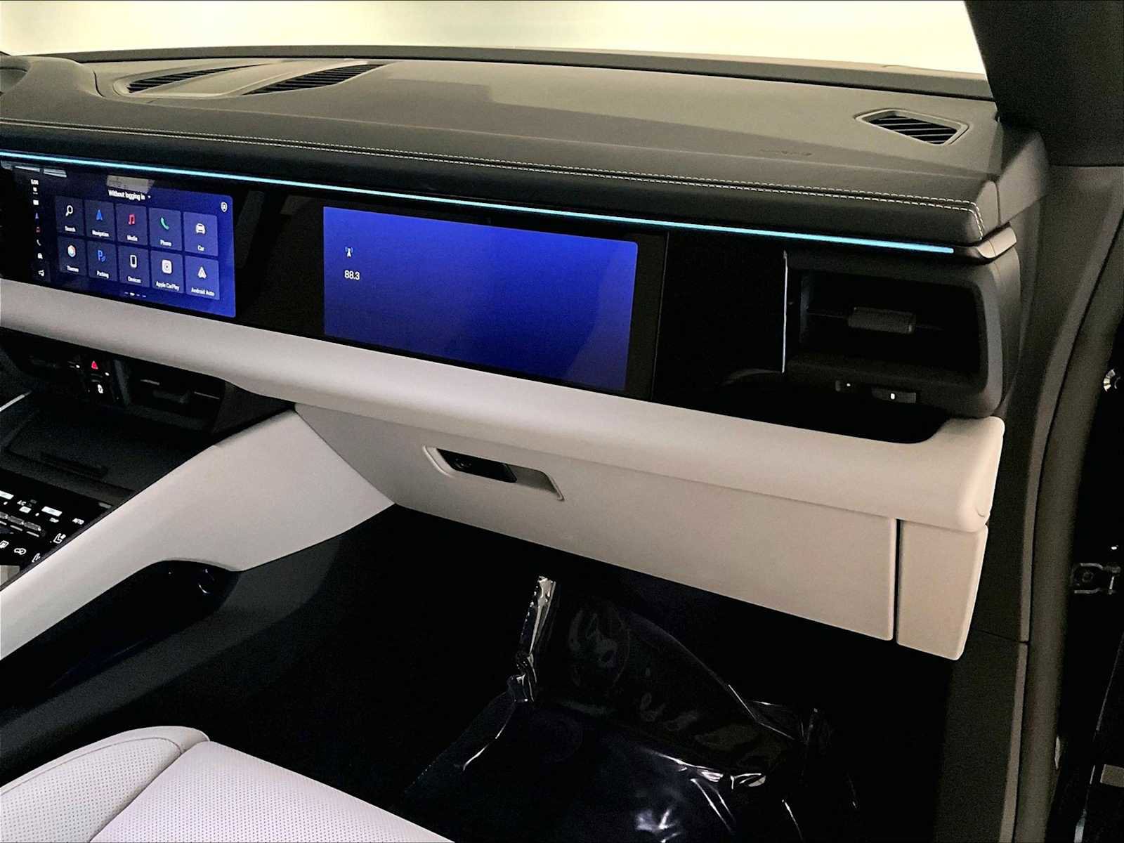 New 2026 Porsche Macan 4 Electric image 21