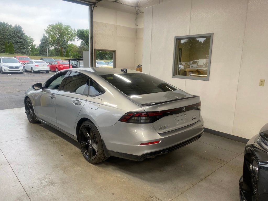 Used 2025 Honda Accord Sport image 3