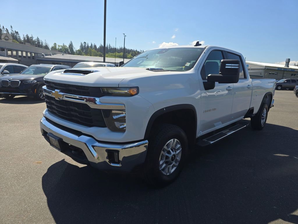 Used 2025 Chevrolet Silverado 2500 LT w/ Convenience Package AWD/4WD image 8