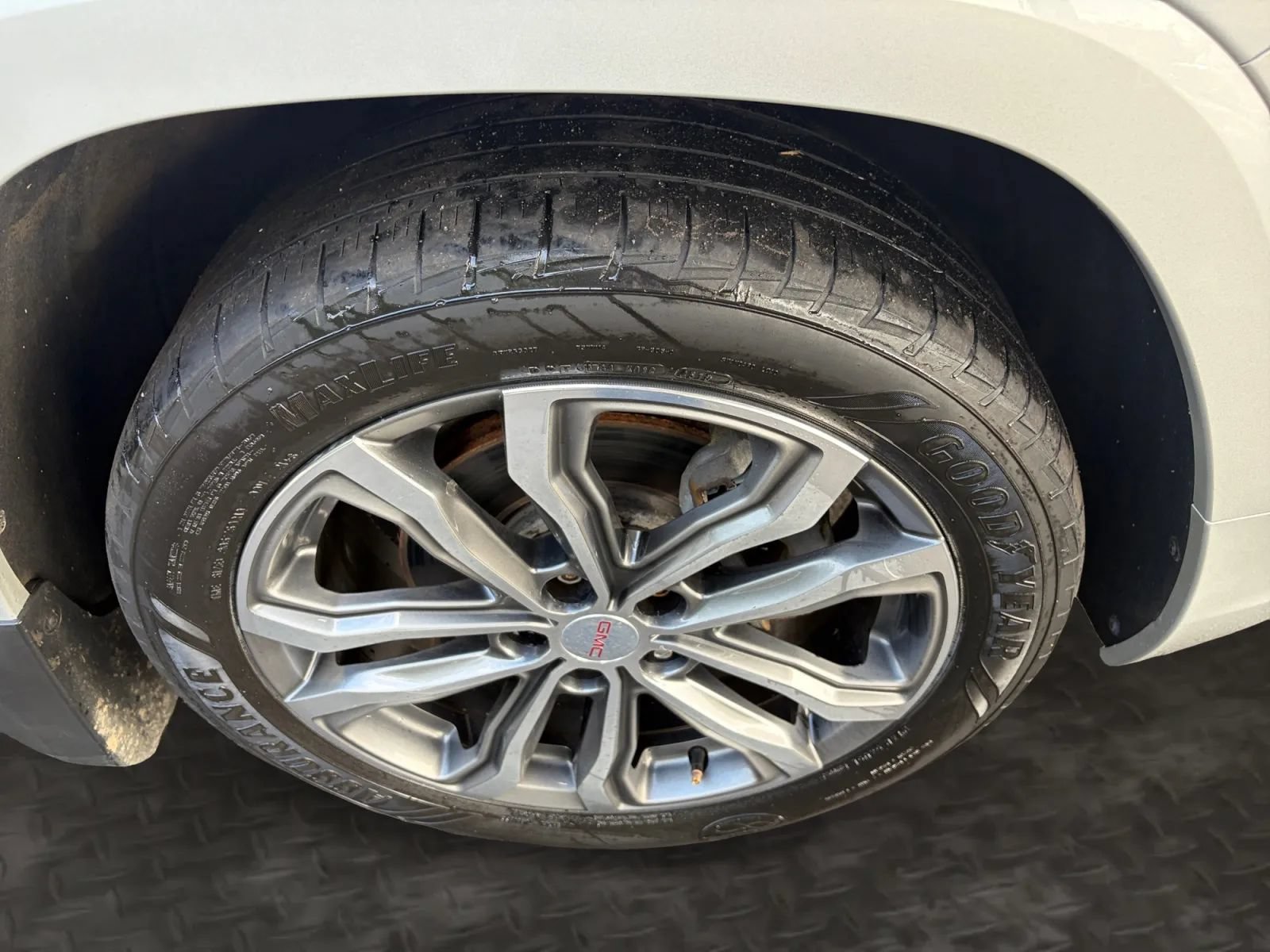 Used 2018 GMC Terrain Denali w/ Advanced Safety Package AWD/4WD image 39